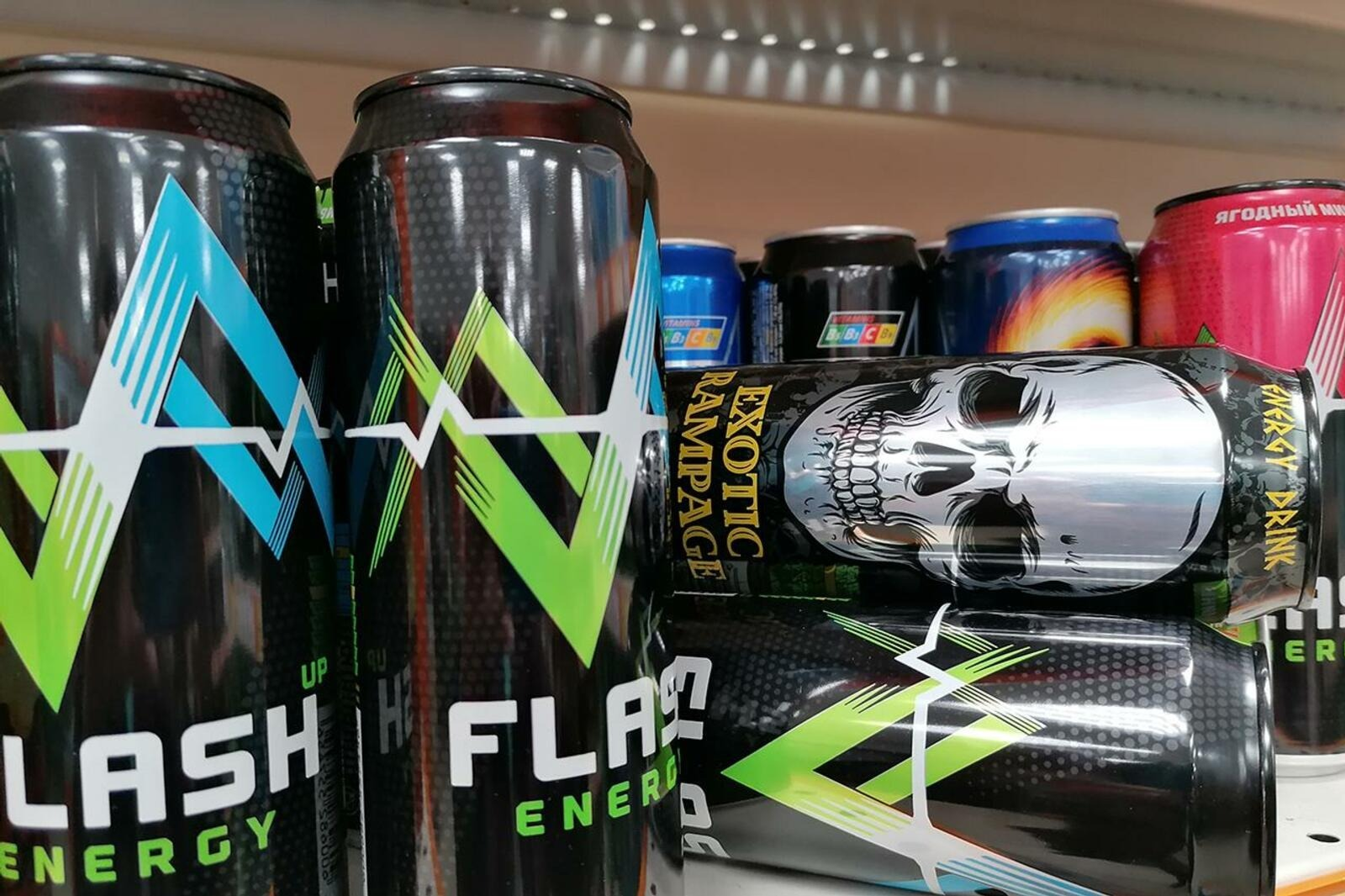 Радий Хабиров подписал закон о запрете продажи энергетиков