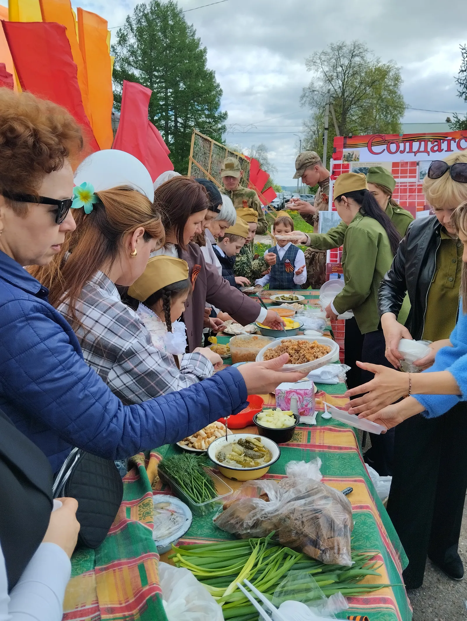 Отведать порцию солдаткой каши — особое удовольствие!