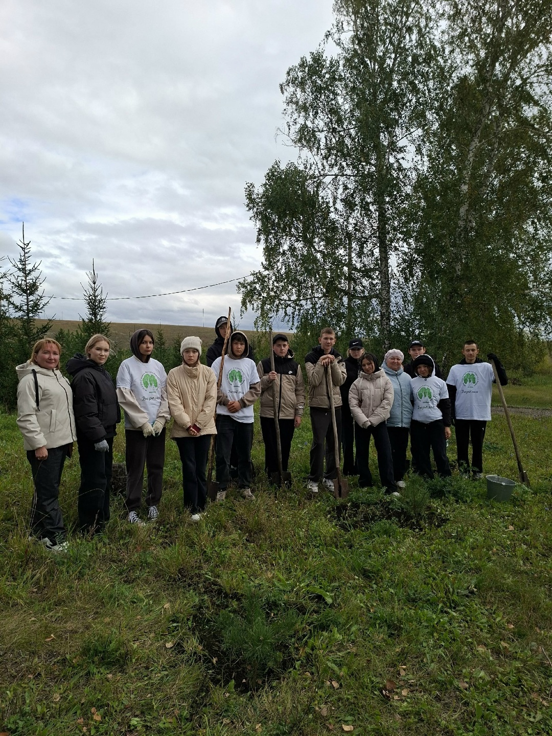 В Аитово школьники заложили "Аллею памяти"