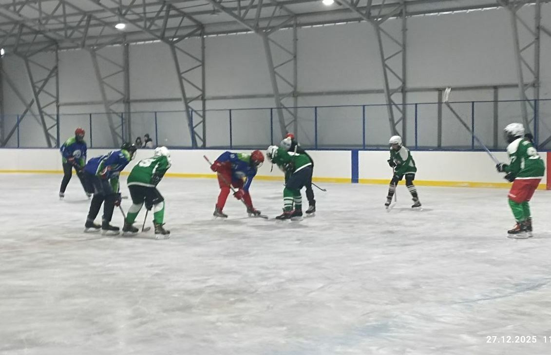 Хоккейный корт готовится к открытию