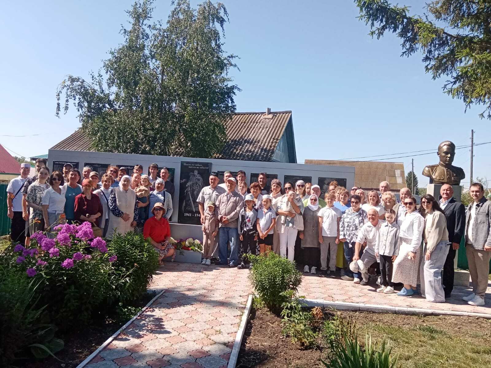 Одной большой семьей