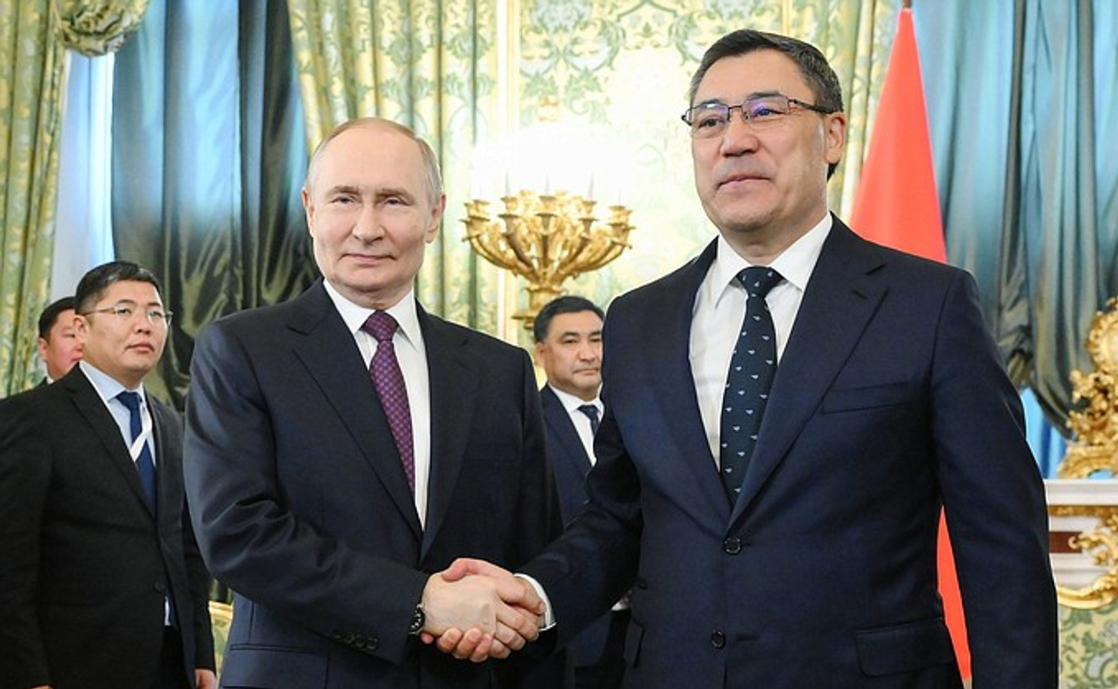 Владимир Путин провел переговоры с Президентом Киргизии Садыром Жапаровым