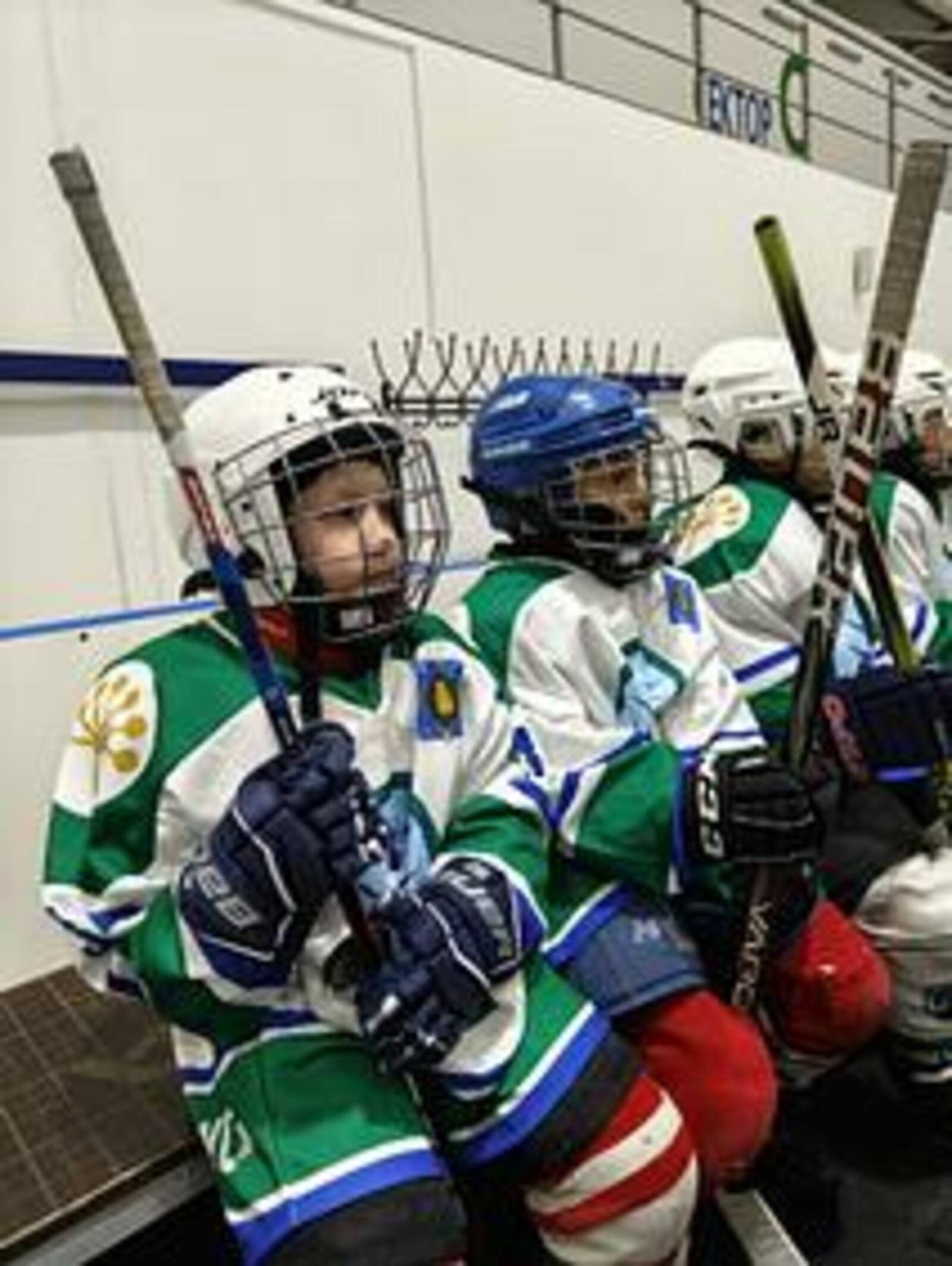 Хоккеисты района продолжают победную серию в первенстве республики по хоккею