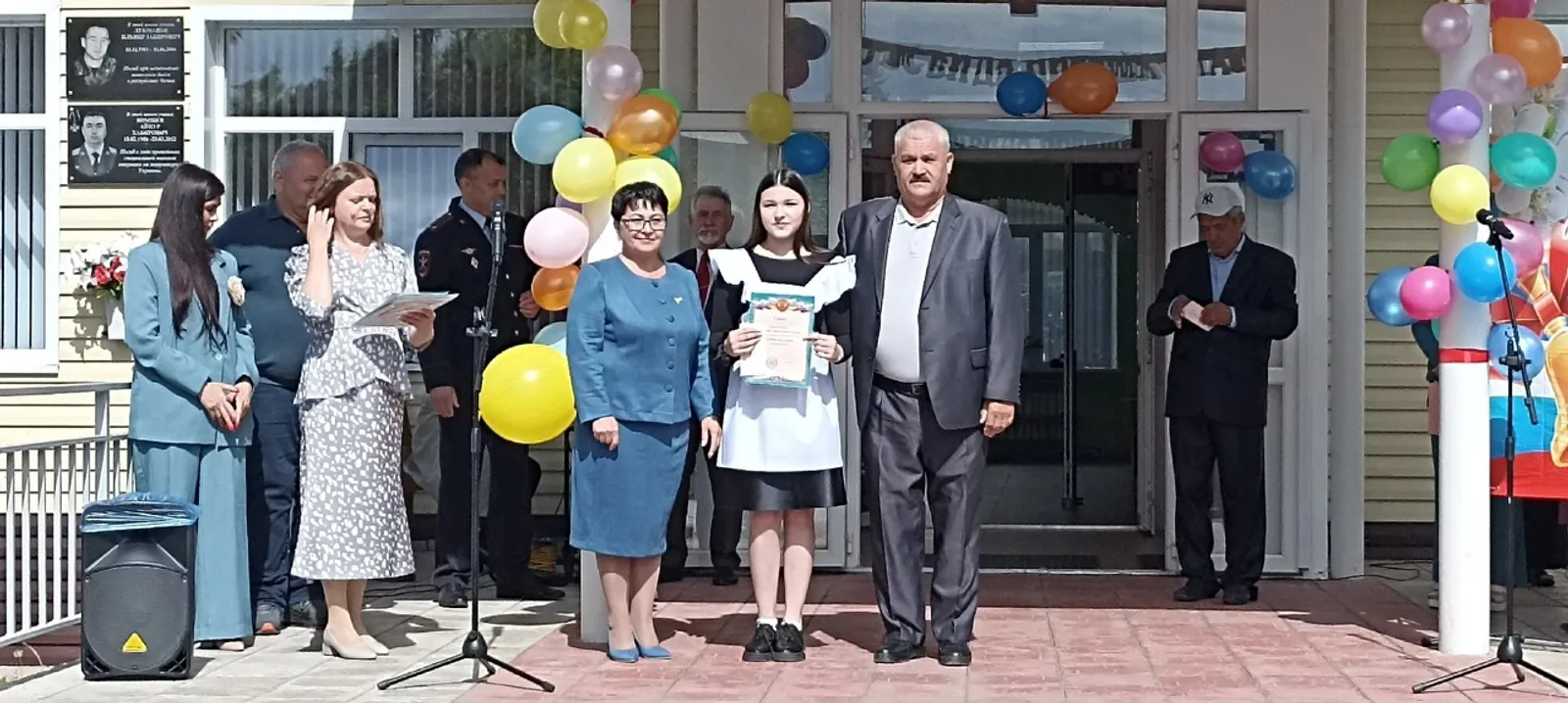 В добрый путь, выпускники!
