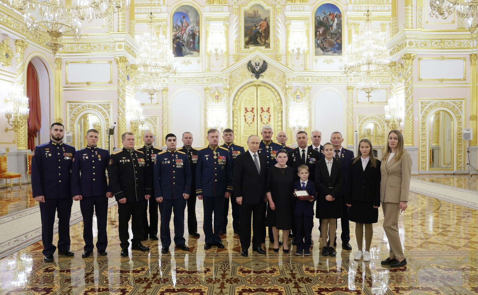 Владимир Путин вручил медали «Золотая Звезда» Героям России