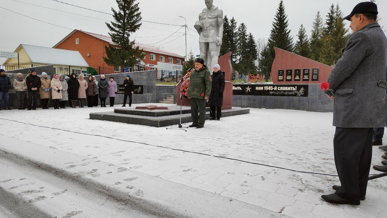 В Бижбуляке в День Неизвестного солдата прошел митинг
