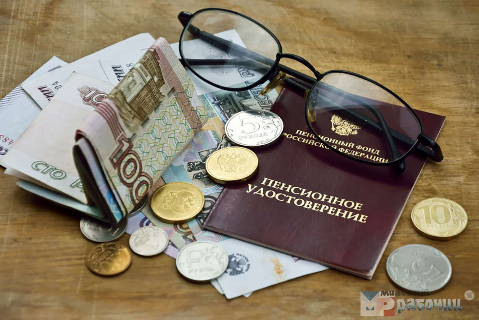 6 500 рублей поступят вместе с февральской пенсией: россиянам сообщили приятную новость