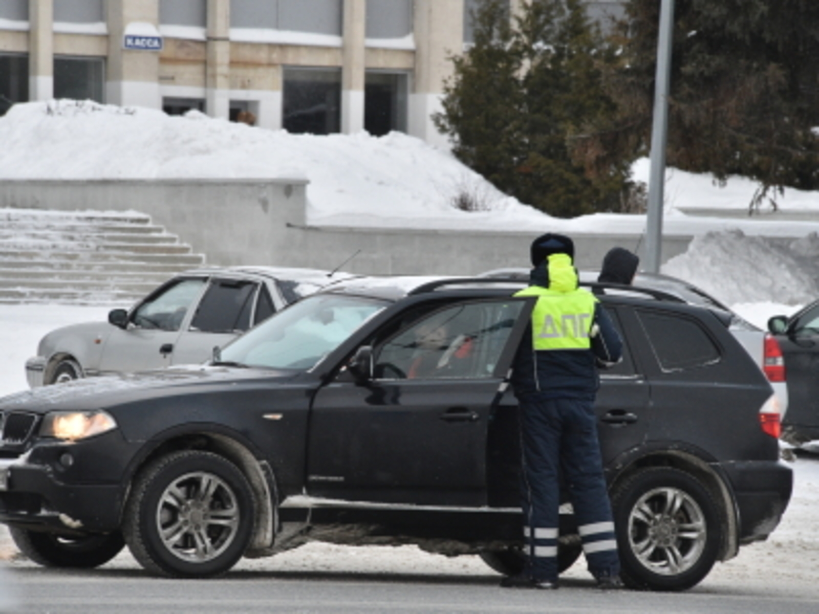 Будьте предельно внимательны и осторожны за рулем и на дорогах
