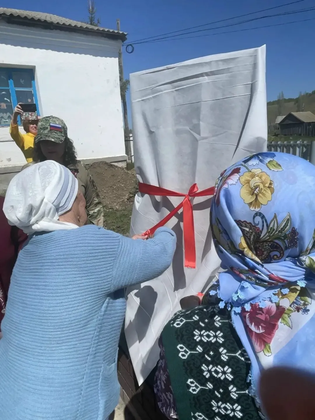В Новом Биктяше почтил память героев Великой Победы