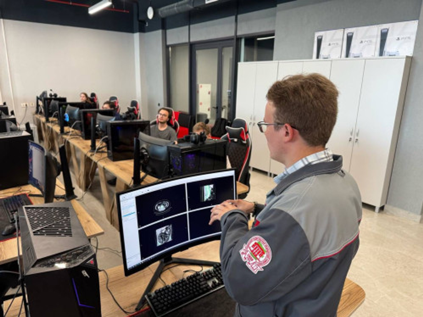 Ученые обсудили безопасное применение ИИ в образовании и медицине