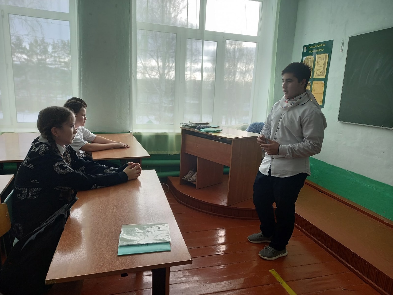 В средней школе с.Усак-Кичу прошёл час общения с волонтёрами "Твори добро"