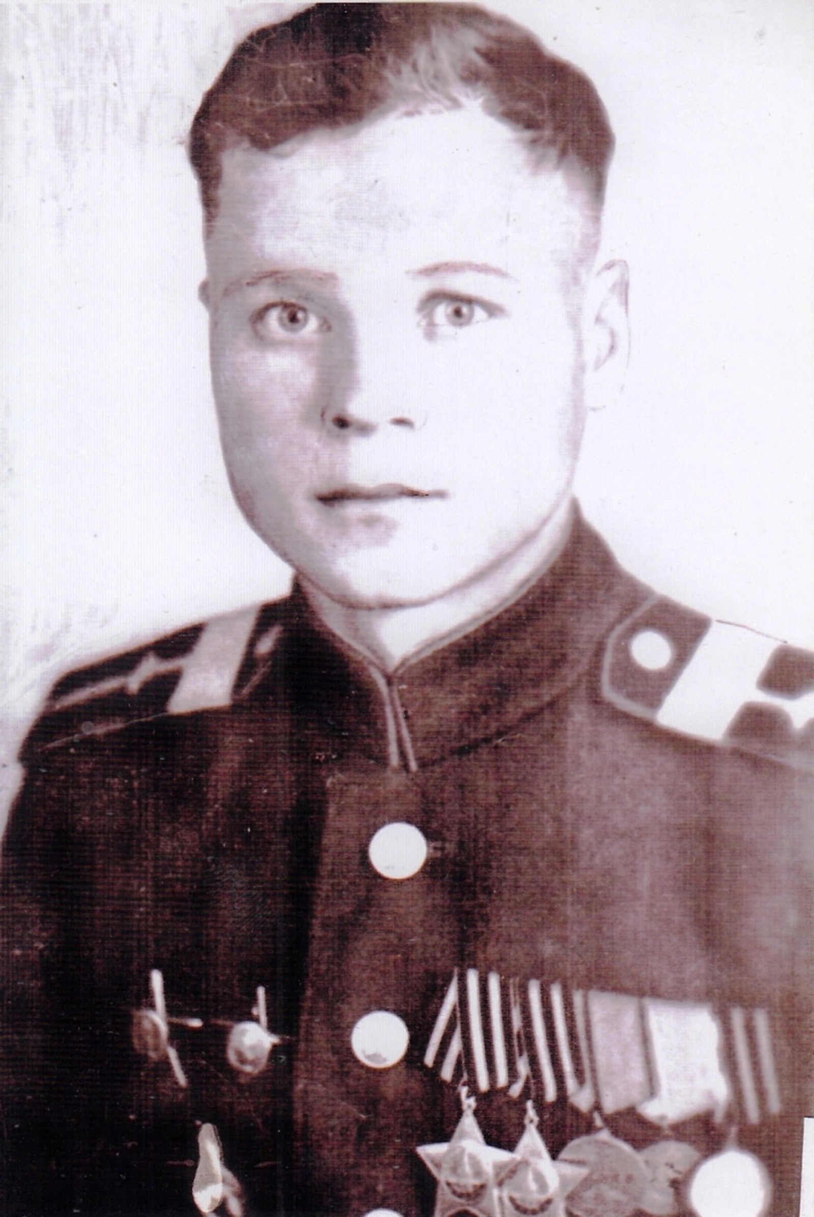 Участвовал в параде Победы на Красной площади