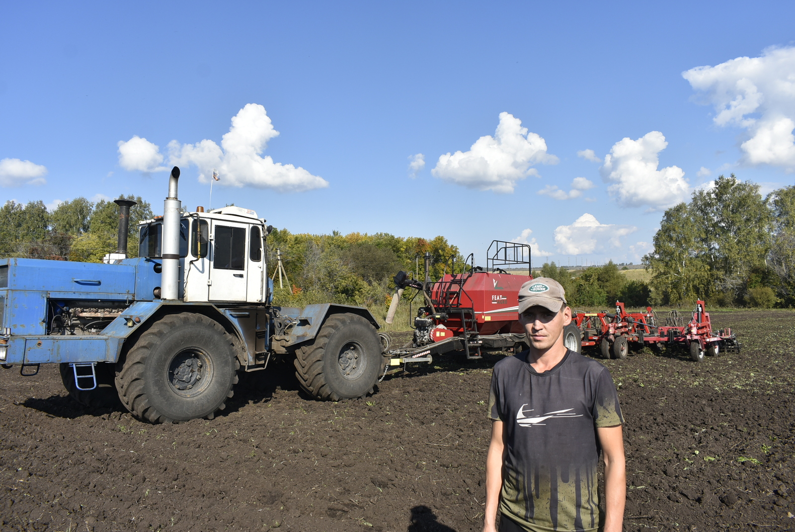 В крестьянском (фермерском) хозяйстве Рината Вахитова сеют озимую пшеницу