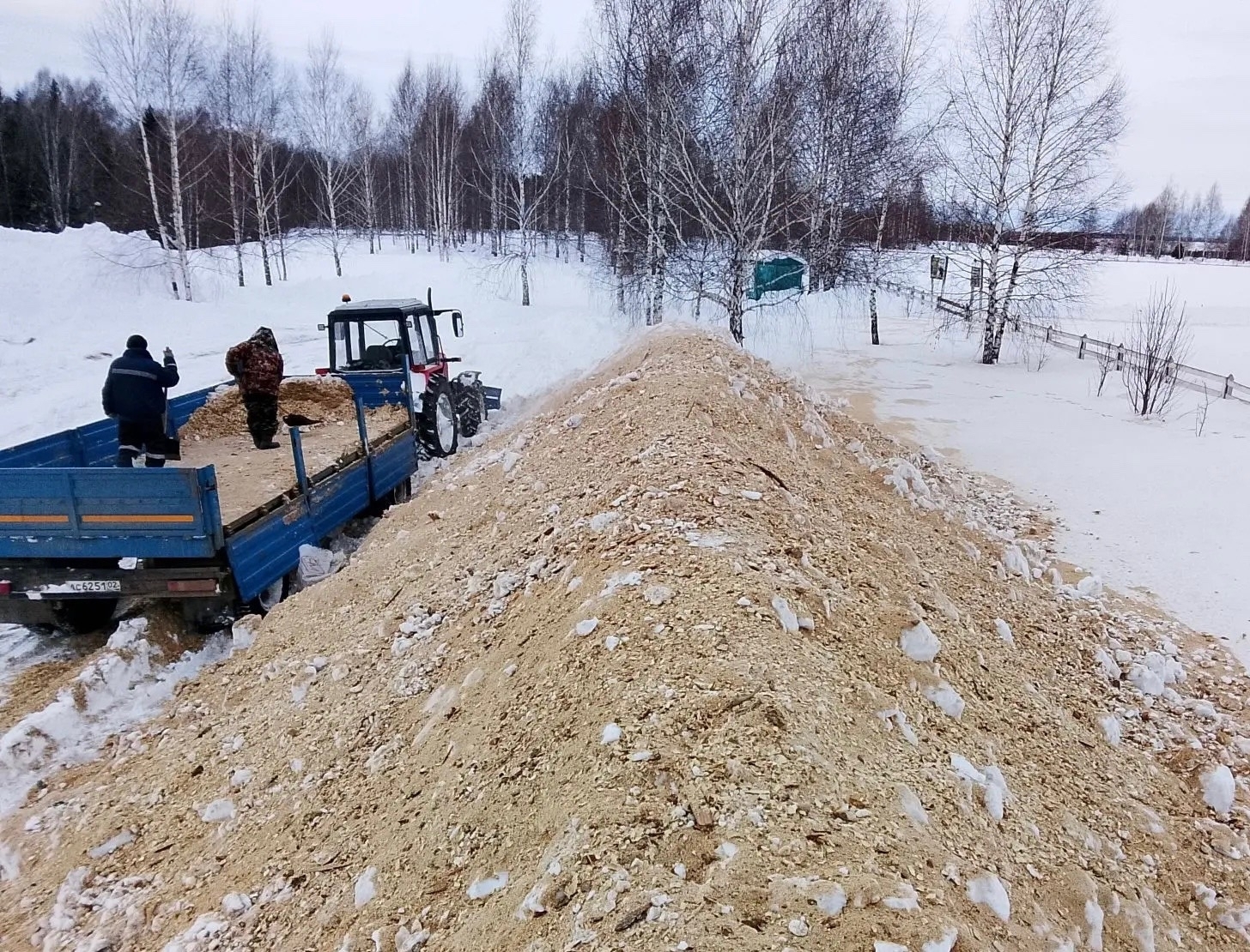 Лесоводы Башкортостана создают снежные бурты