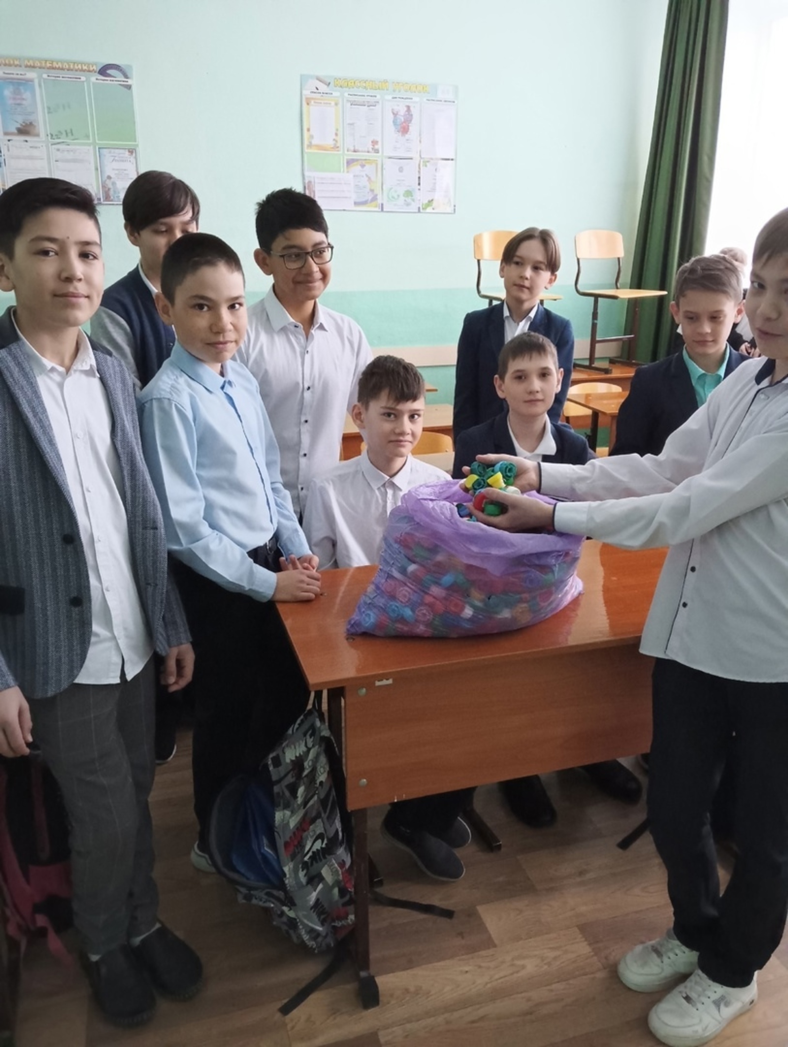 Ученики средней школы №2 с. Бижбуляк присоединились к акции "Собираем крышки"