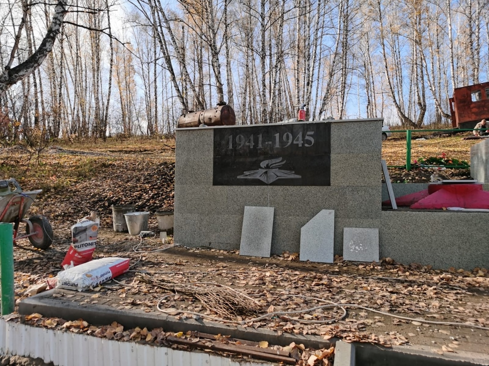 В Базлыке продолжаются работы по ремонту памятника участникам Великой Отечественной войны