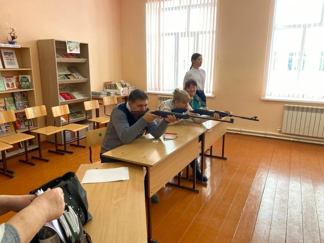 В МОБУ СОШ с. Кош-Елга прошел митинг, посвященный памяти воина-афганца