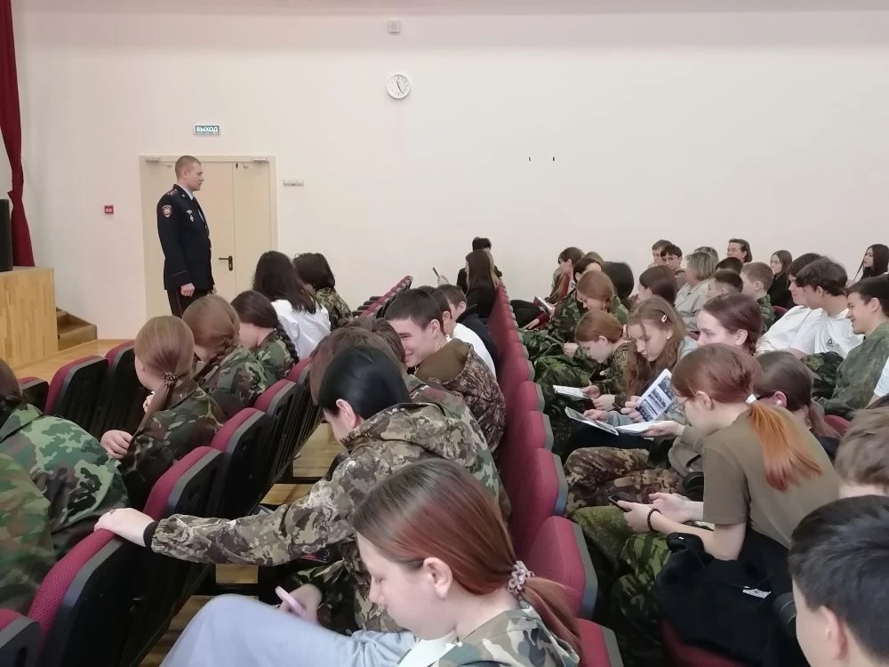 Ученики школы №3 с.Бижбуляк  встретились с сотрудником института МВД России