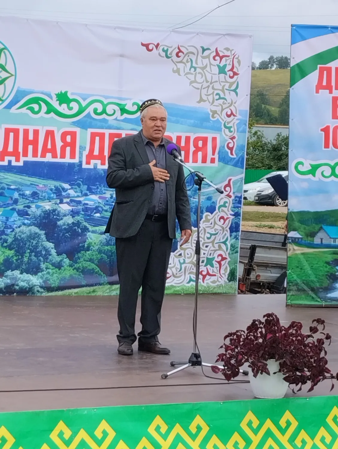 Ильяс Искандарович Нафиков, г. Ташкент:  — Веду большую работу по составлению генеалогического древа нашего рода. На данном этапе пока есть сведения о наших предках до шестого колена. Работа очень интересная и кропотливая. Узнаю много интересных фактов о жизни своих предков. Я сюда неоднократно приезжал. В Барше много моих родственников — мои двоюродные и троюродные братья и сестры. С ними мы поддерживаем тесную связь. Очень приятно сегодня находиться здесь на празднике в честь юбилея деревни.