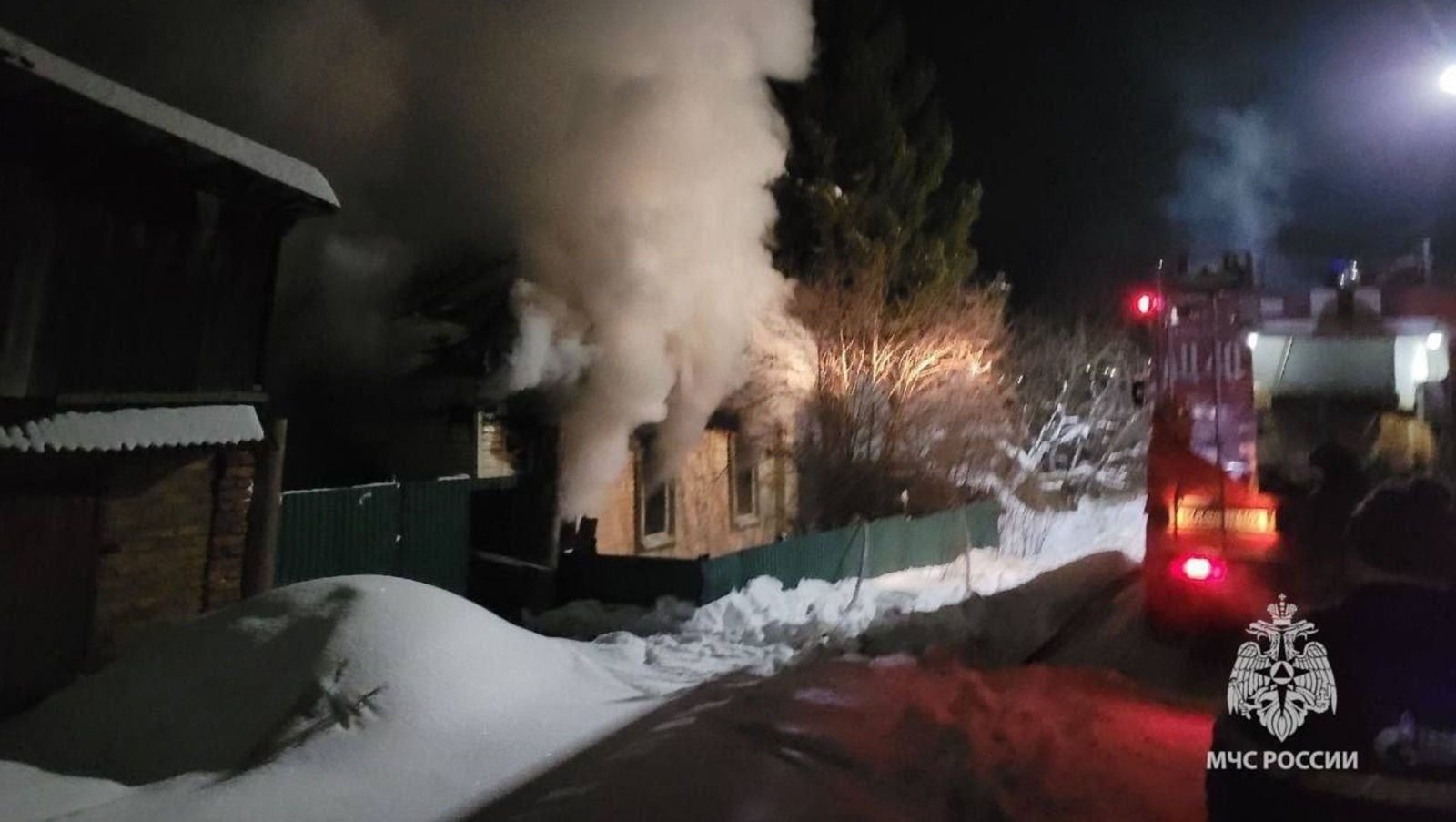 В ночном пожаре погибли два человека