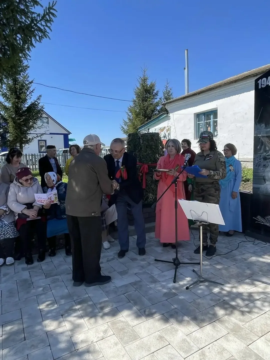 В Новом Биктяше почтил память героев Великой Победы