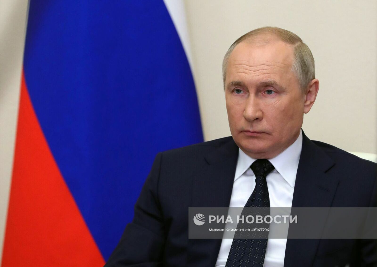 Опрос показал, сколько россиян доверяют Путину