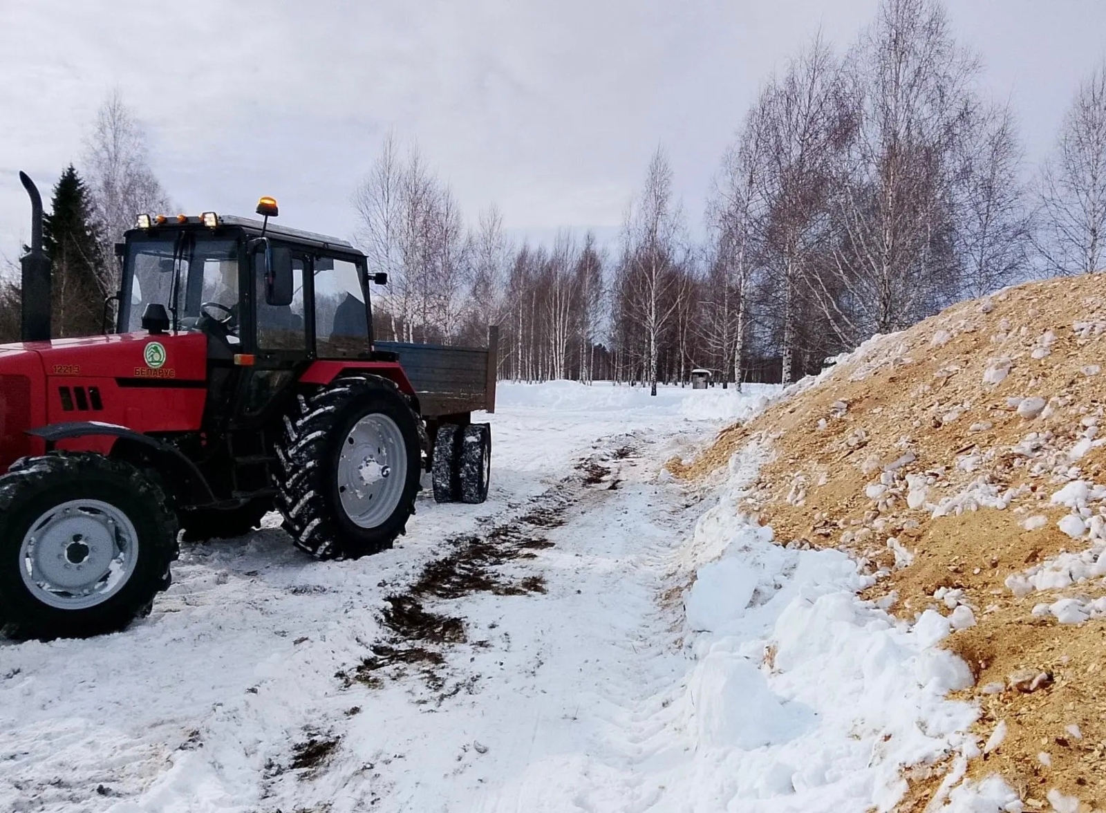 Лесоводы Башкортостана создают снежные бурты