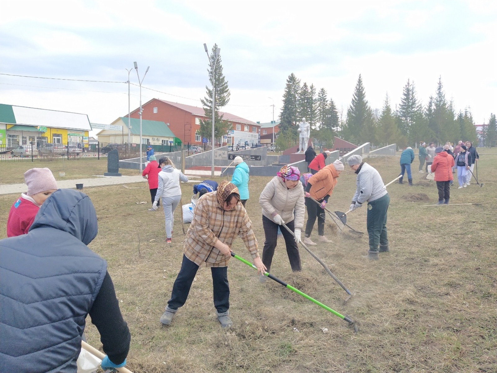 В Бижбуляке продолжаются субботники