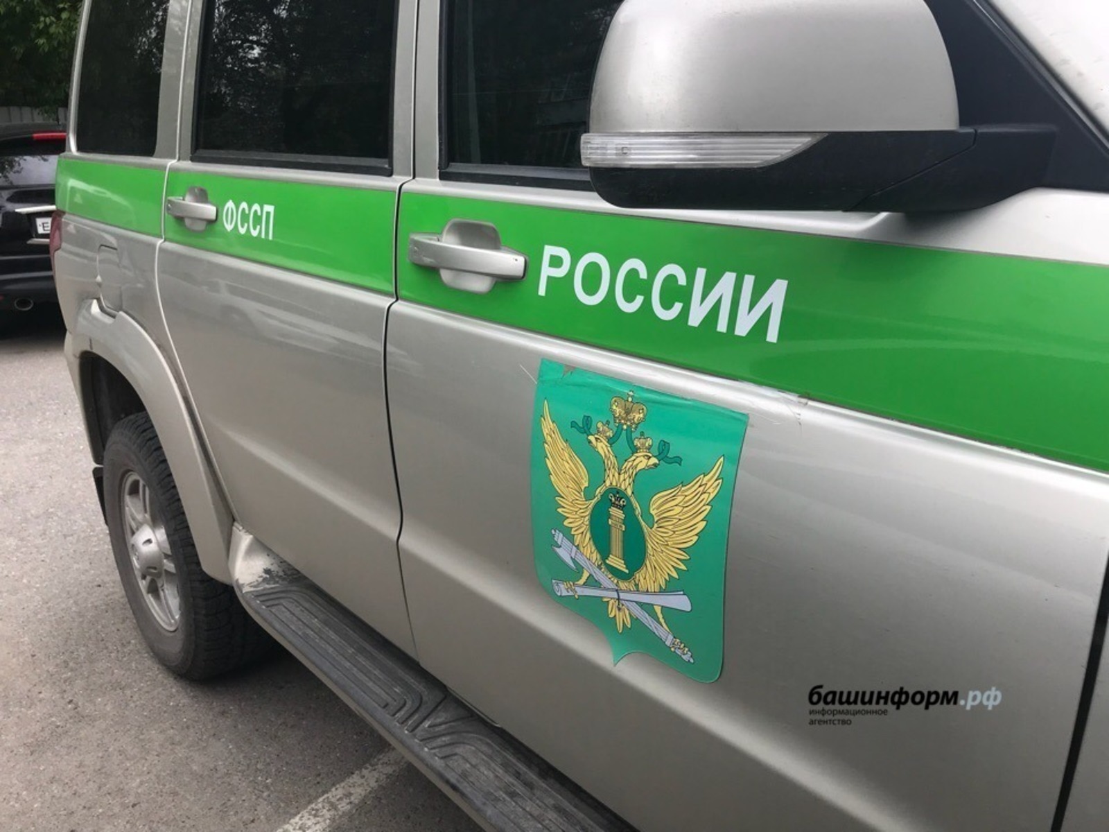 Мужчина спрятался от приставов в родительском доме