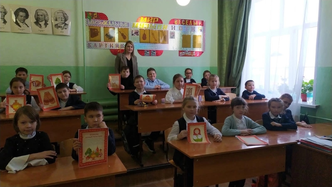 В 3а классе средней школы № 2 с. Бижбуляк прошел познавательный час «Символы русской культуры»