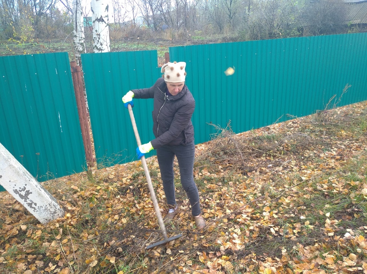 Работники Кунакуловского СДК и активисты села провели очередной субботник