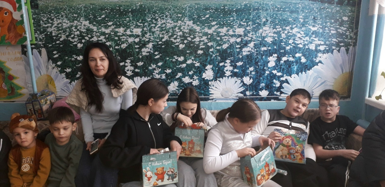 В сельской библиотеке  прошло новогоднее представление