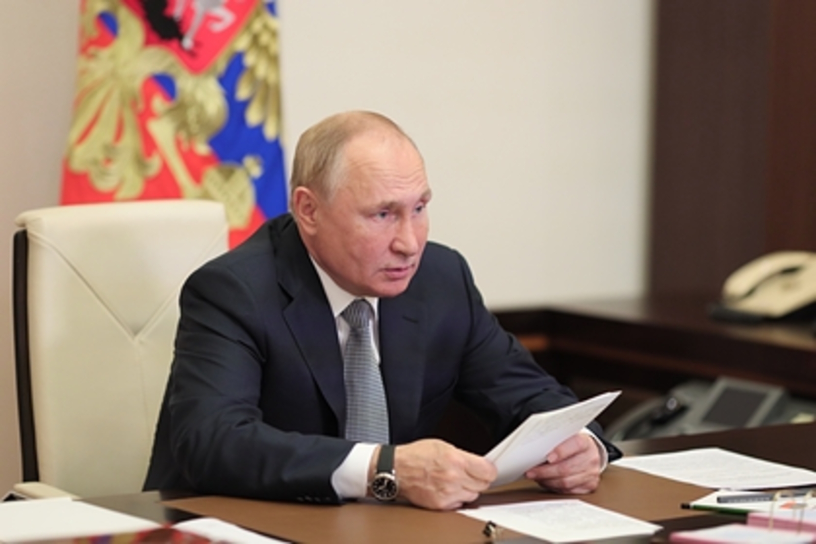 Путин призвал сделать российский транспорт более экологичным