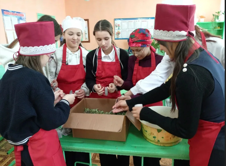 Творить добро: школа помогает бойцам СВО