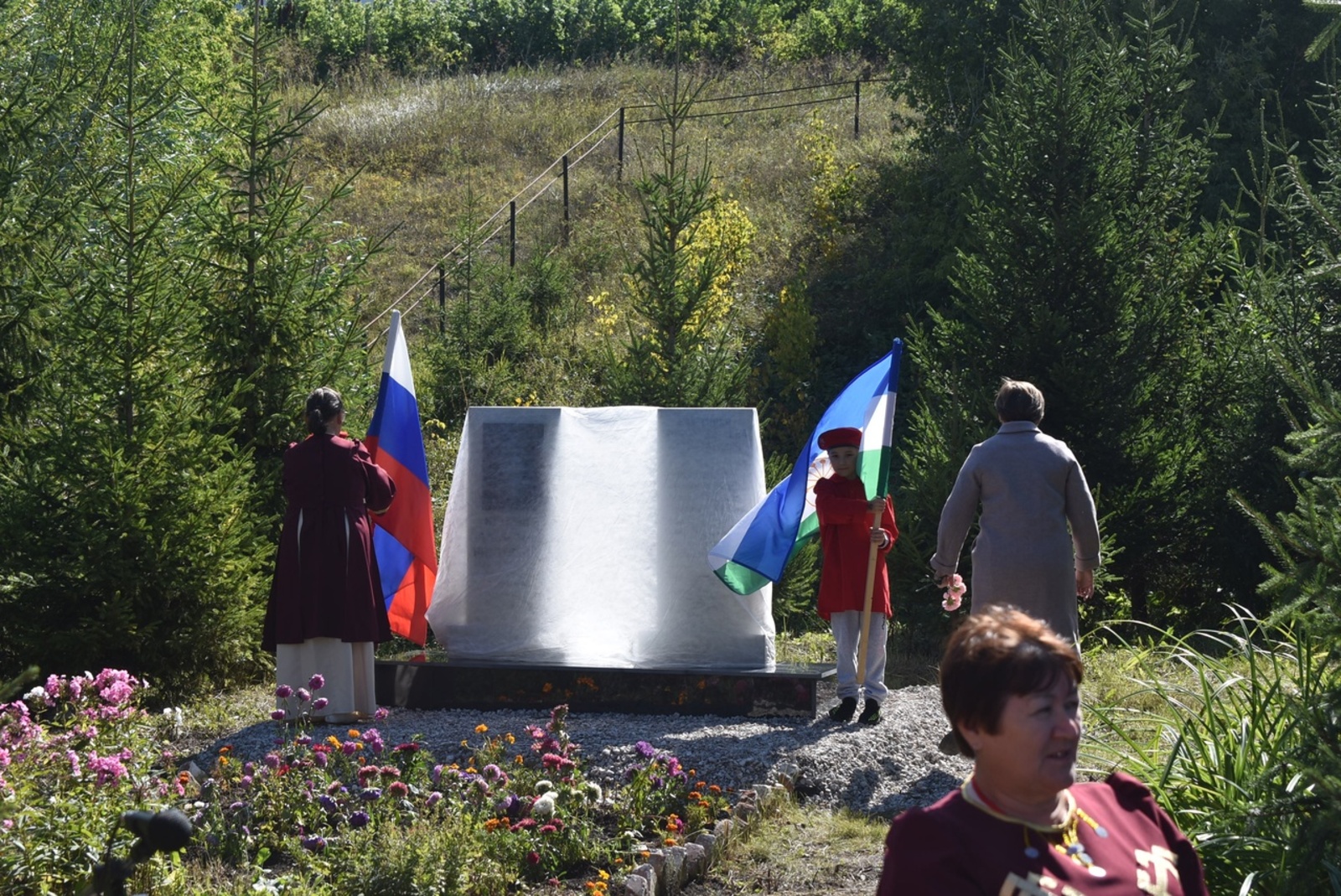 В селе Малый Седяк открыли мемориальную плиту