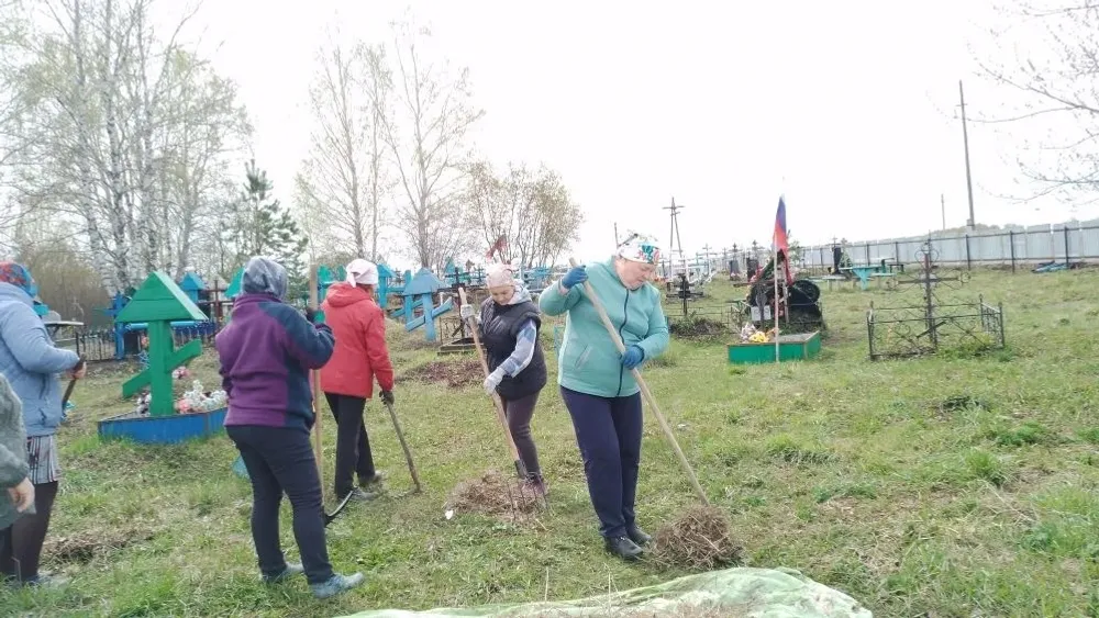 На кладбищах района прошел День поминовения и почитания