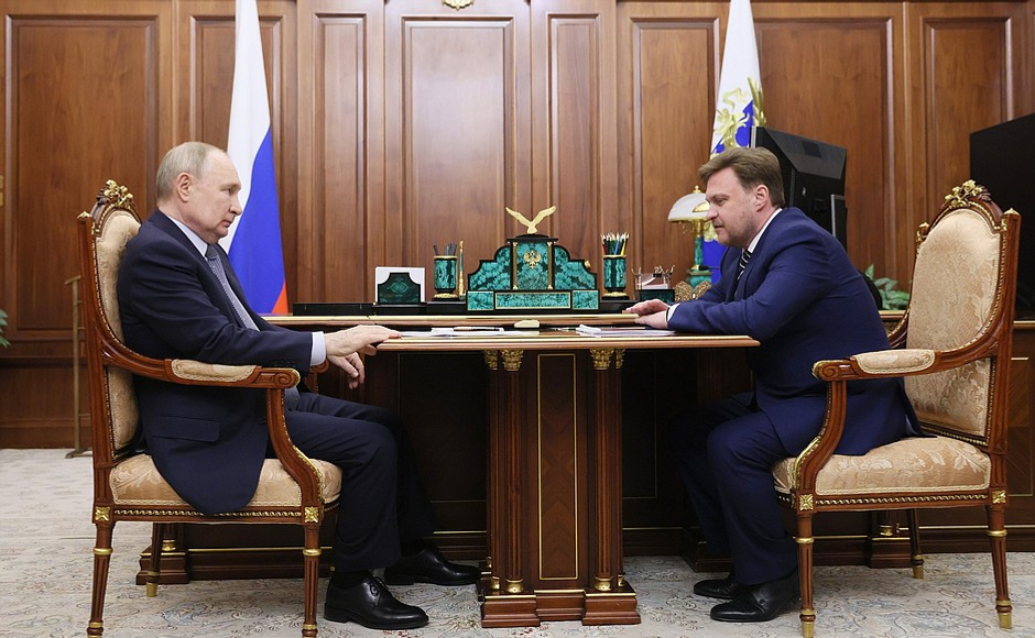 Владимир Путин провел рабочую встречу с Виктором Хмариным