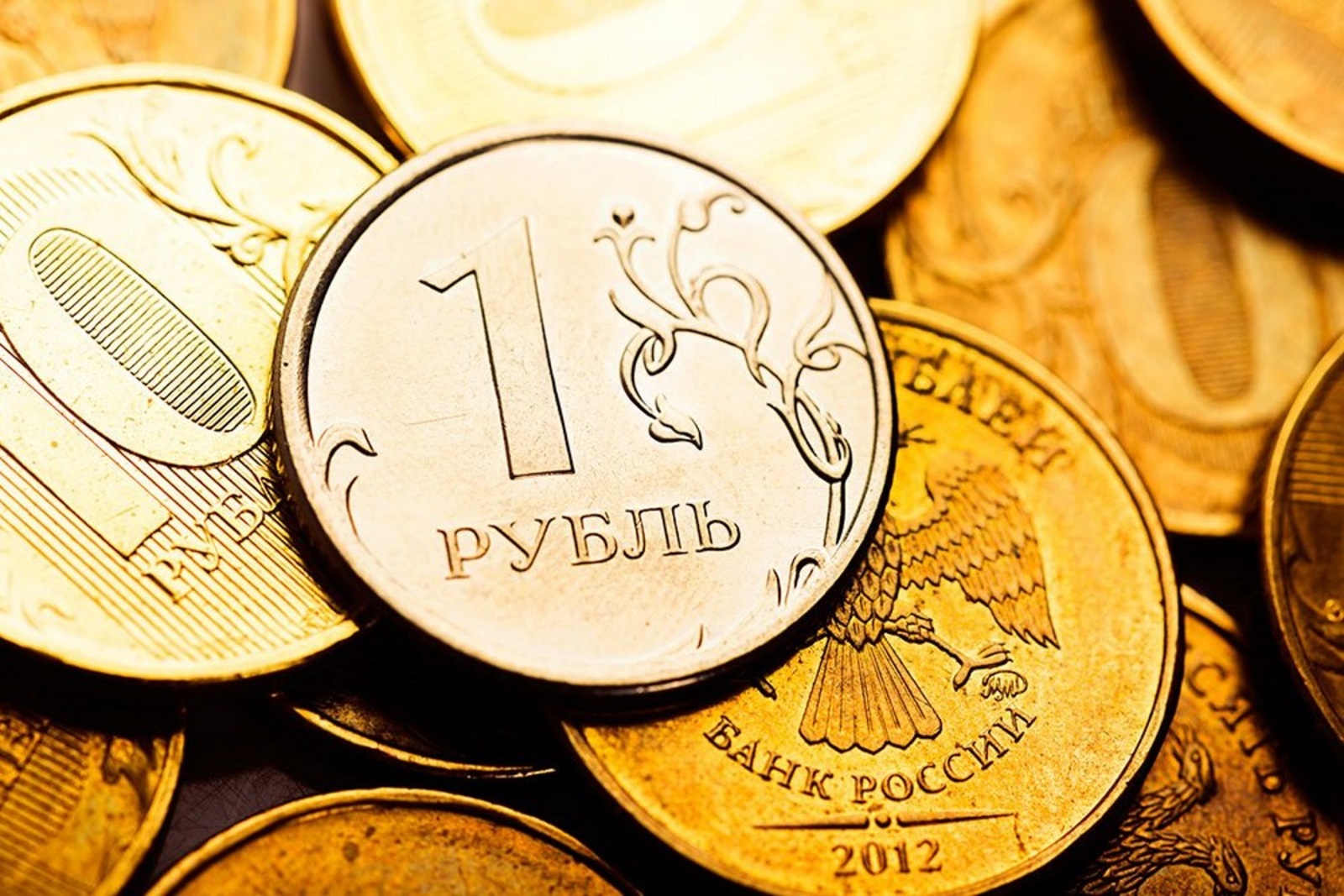 Bloomberg назвал рубль лучшей мировой валютой в 2022 году