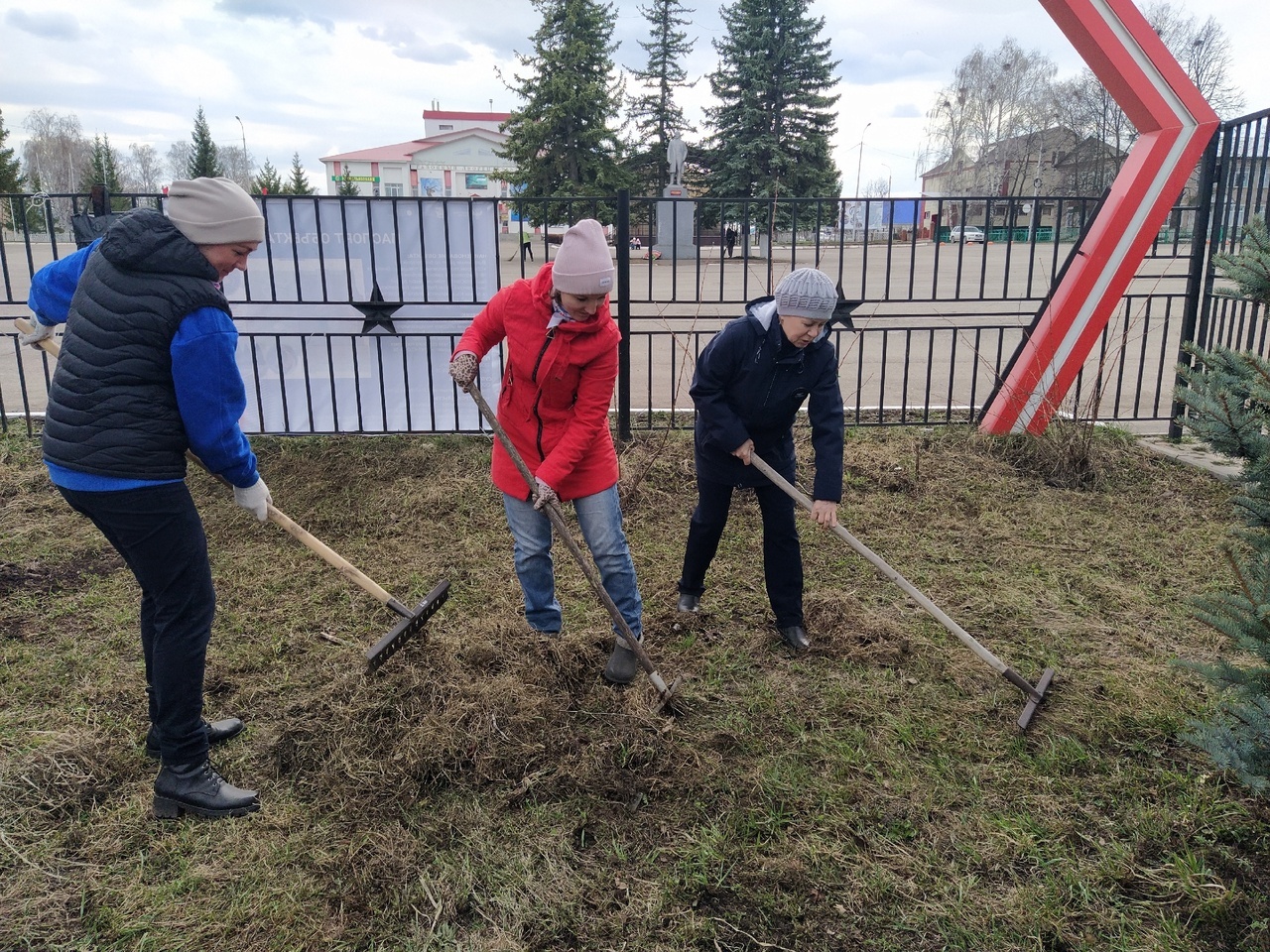 В Бижбуляке продолжаются субботники