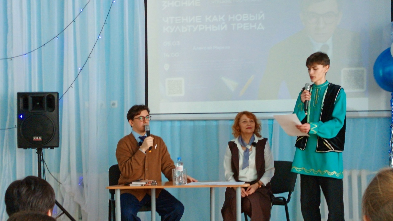 В Аитово школьники встретились с актером театра и кино Алексеем Марковым