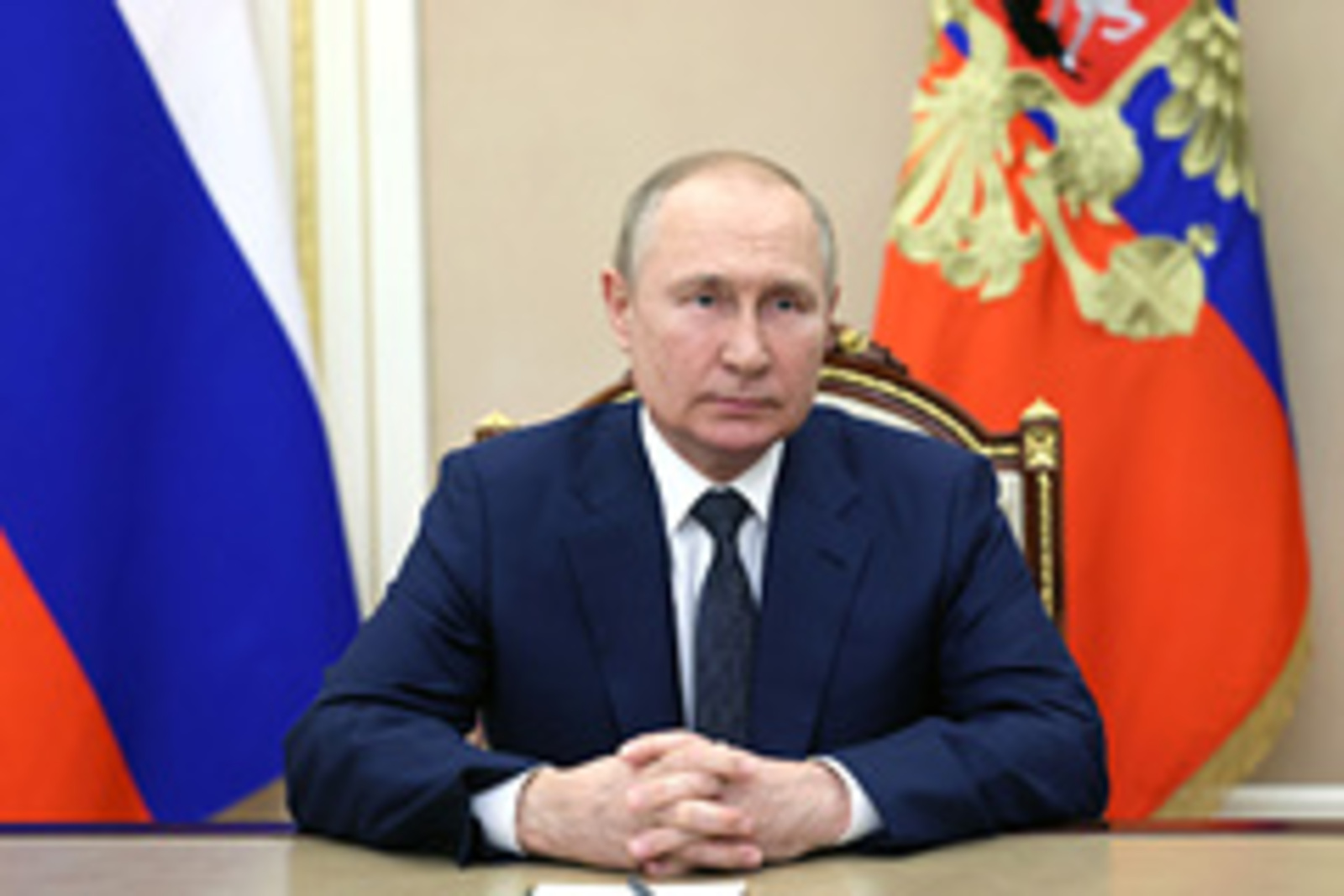 Путин снизил штрафы за незаконные валютные операции