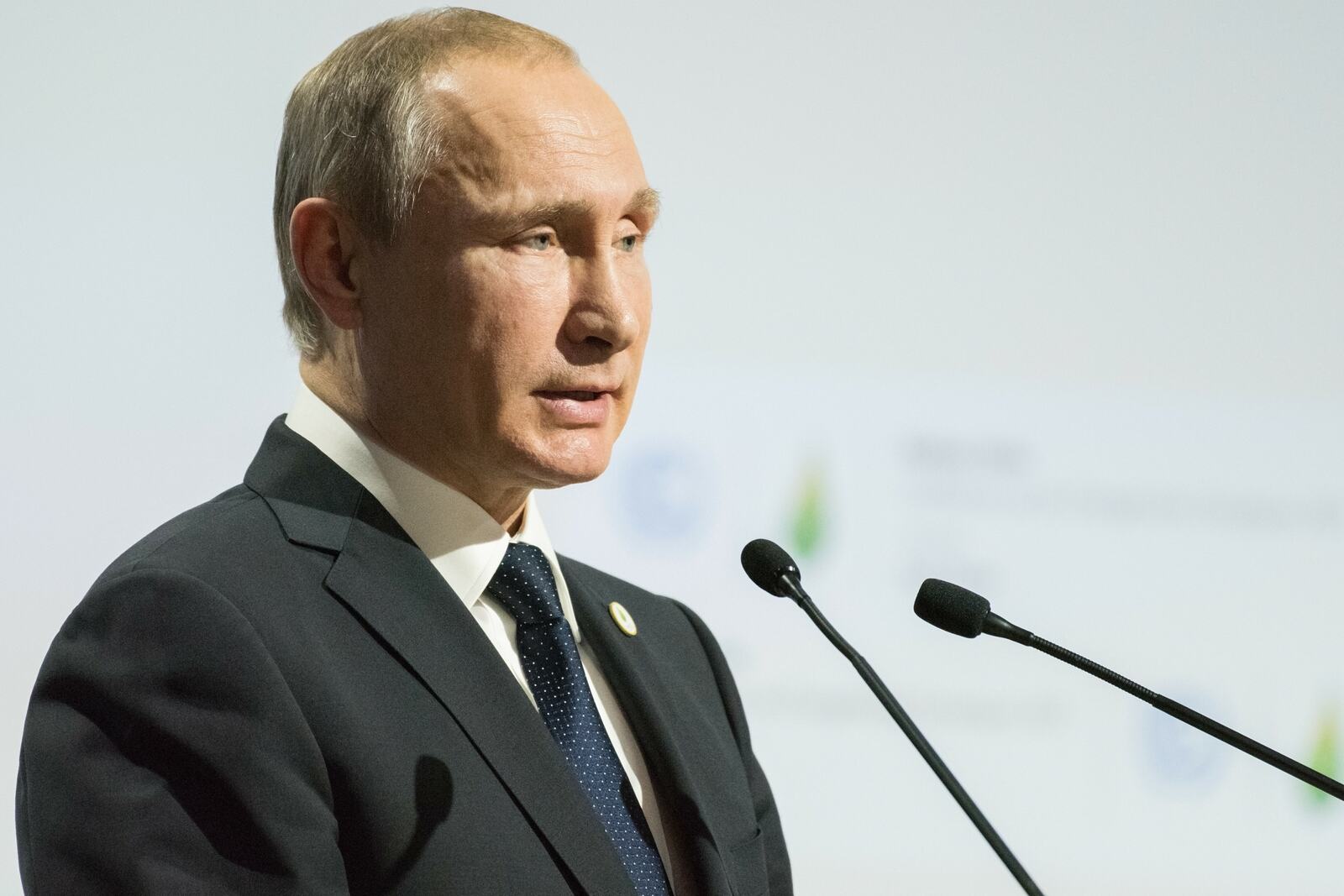 Путин поручил разработать план по созданию новых учебников по истории