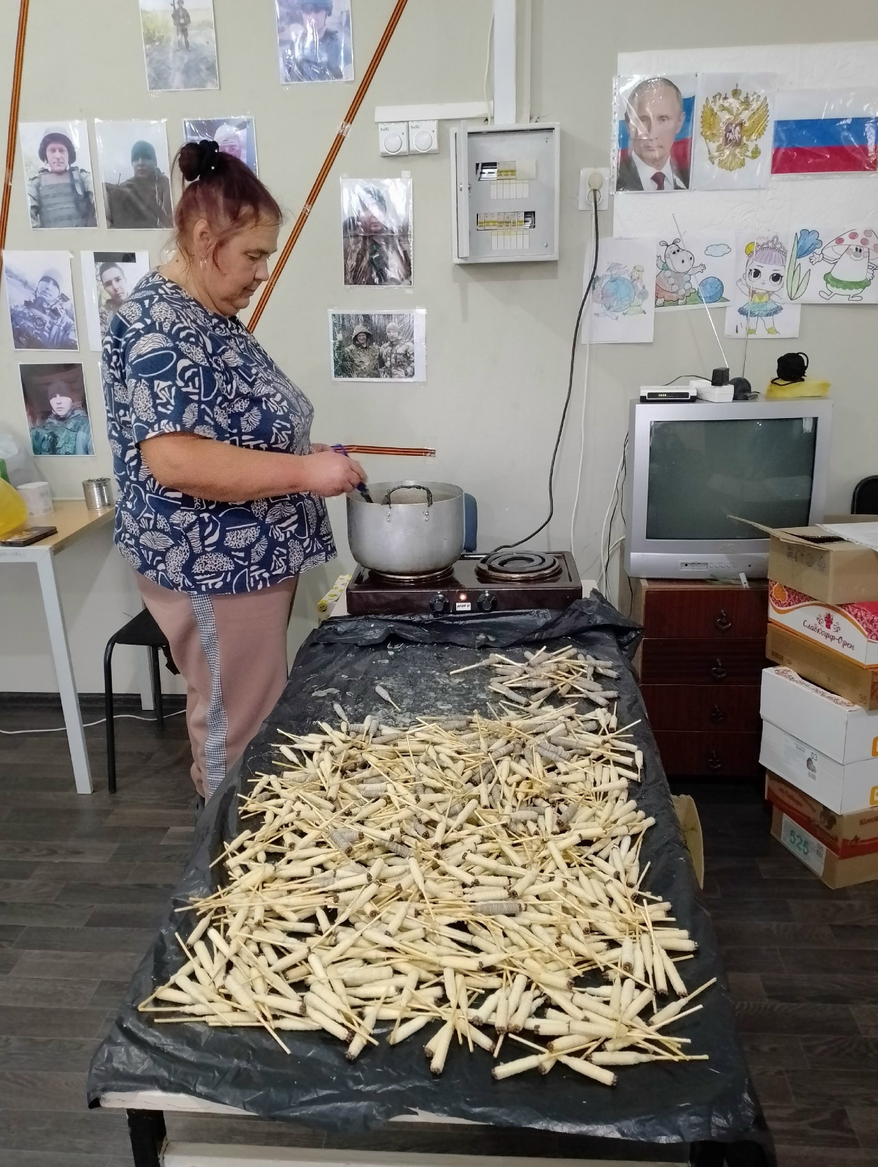 Хомутовские волонтеры согревают заботой наших бойцов