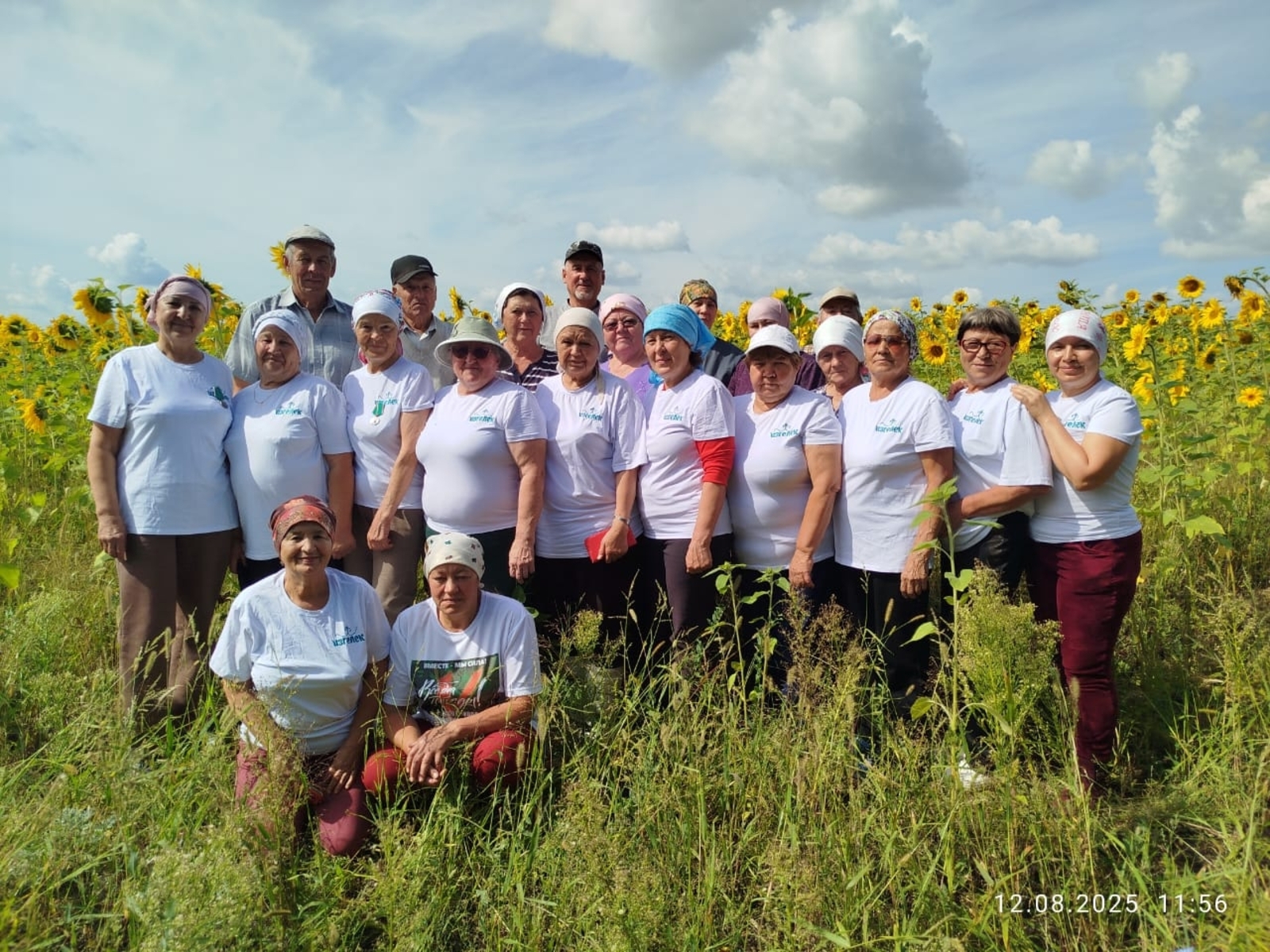 Серебряные волонтеры, объединенные любовью и надеждой на Победу