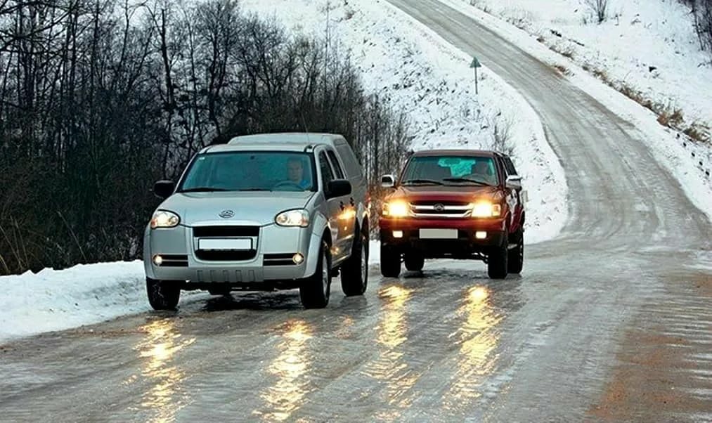 Как безопасно ездить на машине по зимней дороге?