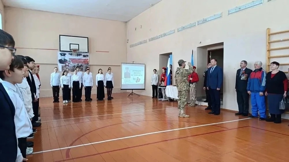 В МОБУ СОШ с. Кош-Елга прошел митинг, посвященный памяти воина-афганца