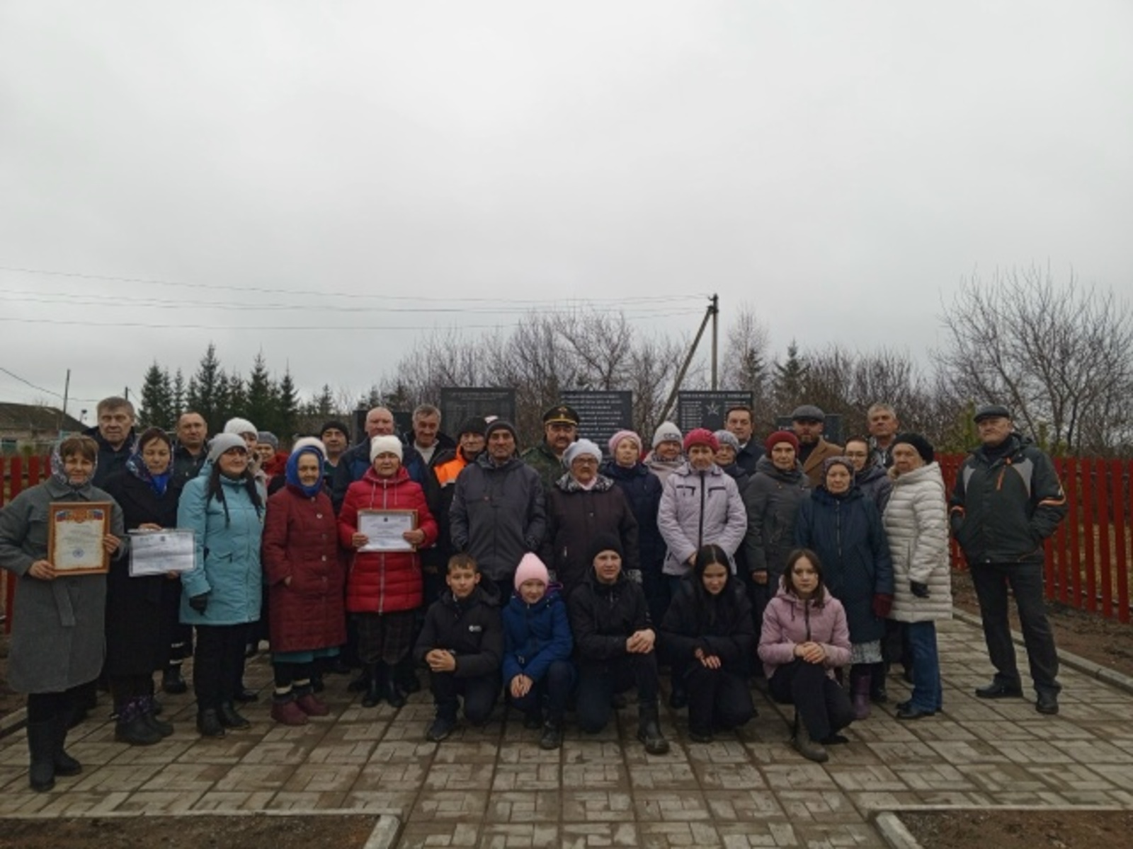 Увековечили память героев обновленным памятником