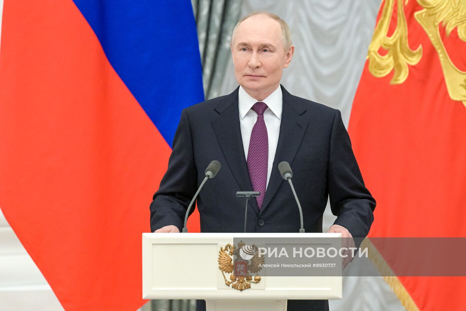 Путин наградил Медведева орденом «За заслуги перед Отечеством»