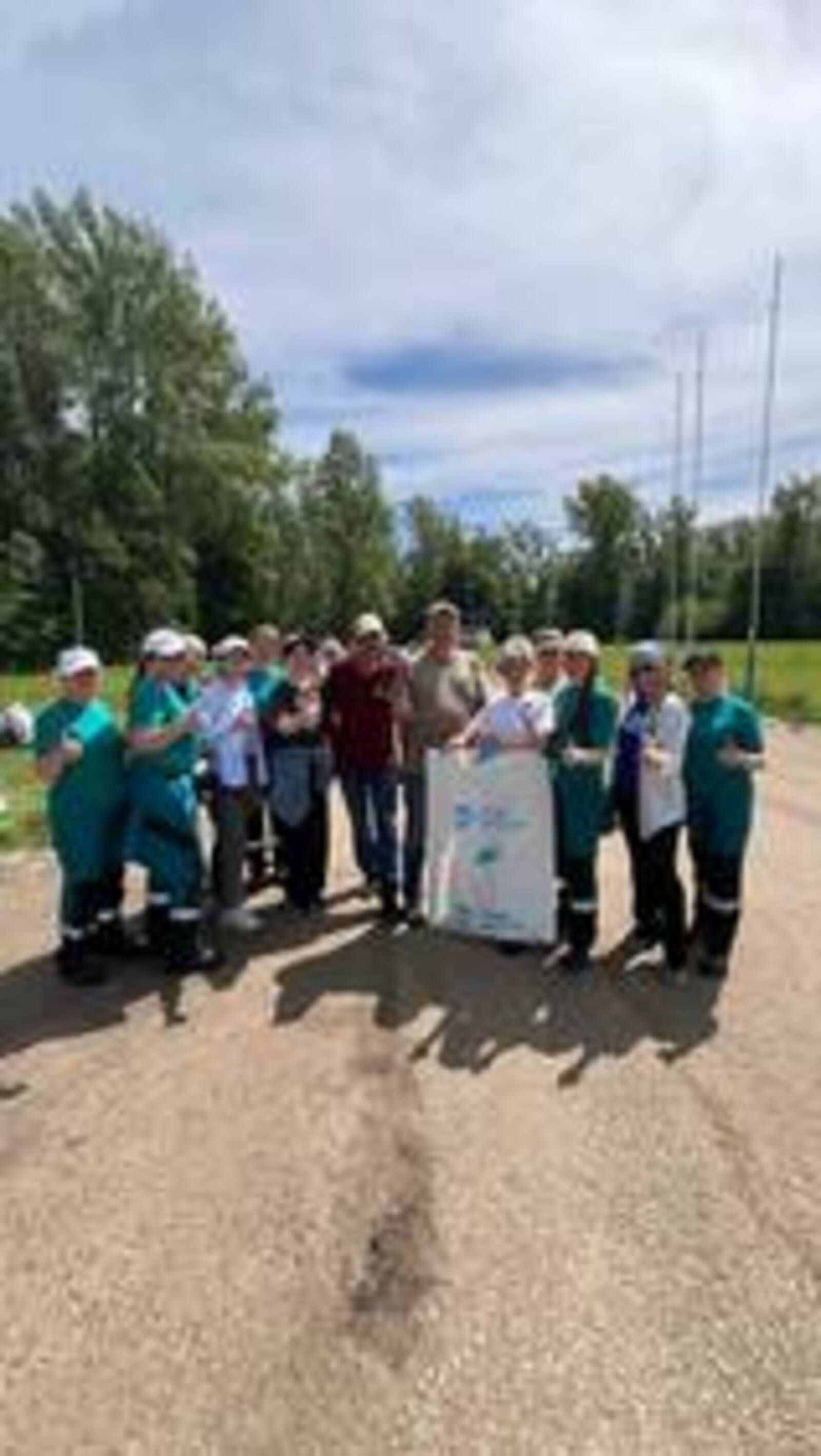 Неравнодушные жители  обустроили остров "Чистые игры"