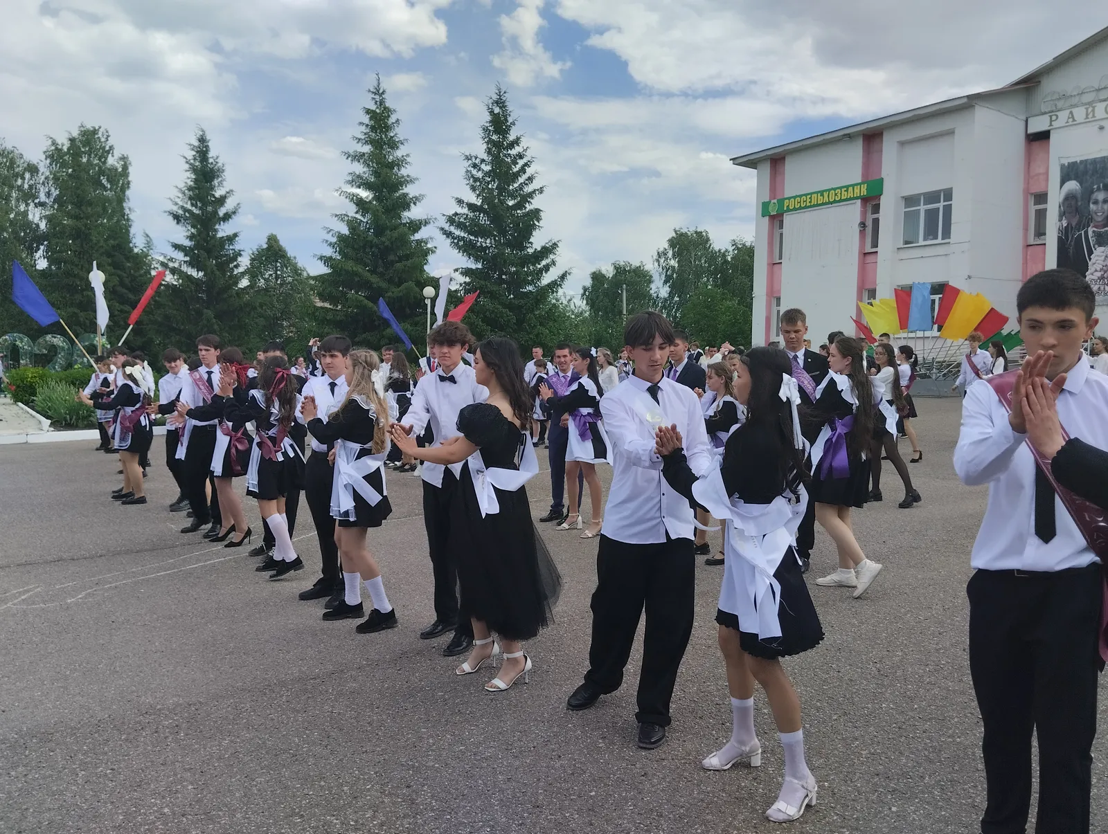 Последний школьный звонок — начало нового этапа